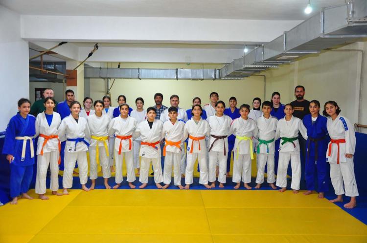 HIRÇINLIĞINI GÖRDÜK, JUDOYA BAŞLATTIK