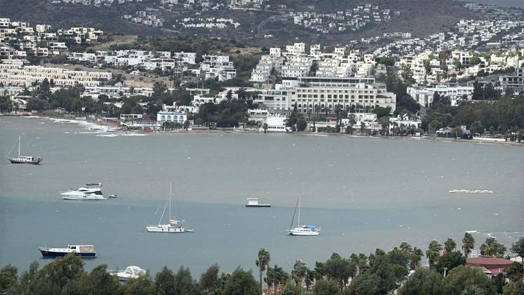 DENİZİN RENGİ DEĞİŞTİ