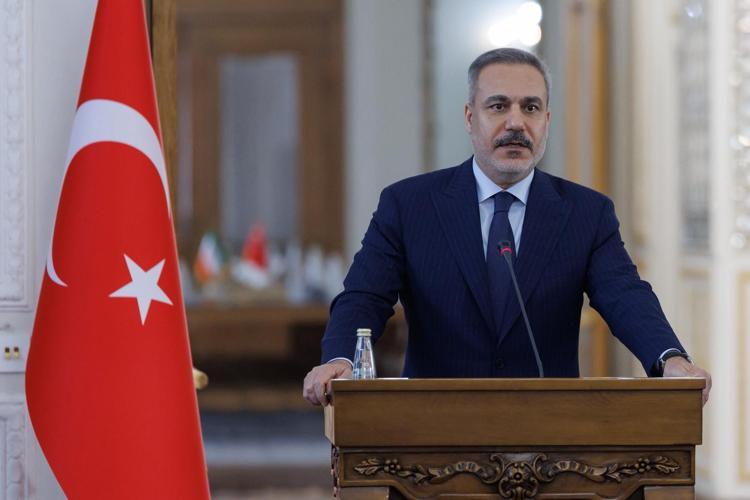 ‘İRAN İLE TÜRKİYENİN BÜYÜK NÜFUS VE EKONOMİYE SAHİP’