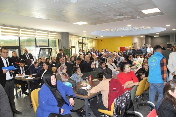 KOMİSYON ÜYELERİ, ENGELLİ BİREYLER İLE AİLELERİNİ ZİYARET ETTİ