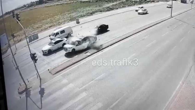 KAZA ÖNCESİ 2 KIZ KIRMIZI IŞIK İHLALİ YAPMIŞ