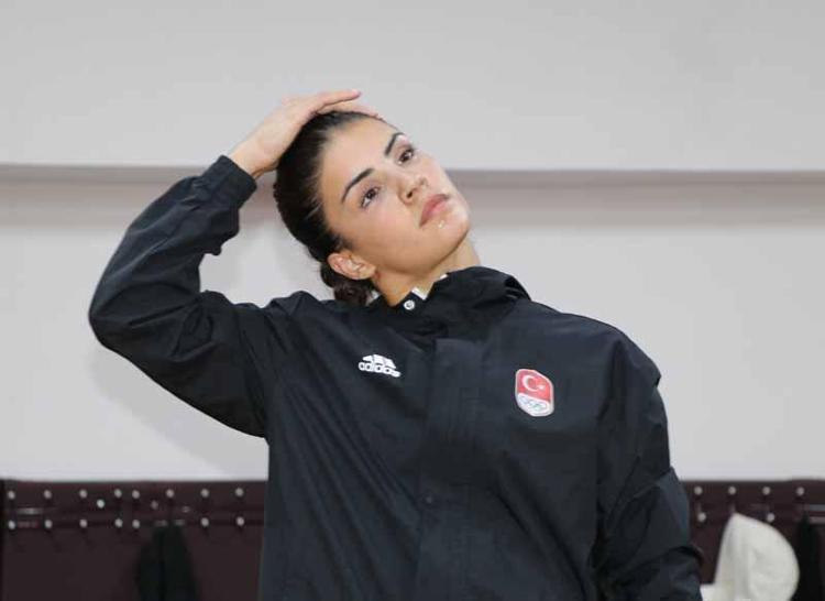 ‘HEDEFİM OLİMPİYAT MADALYASI ALIP ÜLKEMİZİN BAYRAĞINI DALGALANDIRMAK’