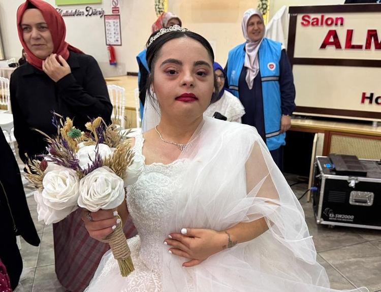 GELİNLİK GİYME HAYALLERİ GERÇEK OLDU