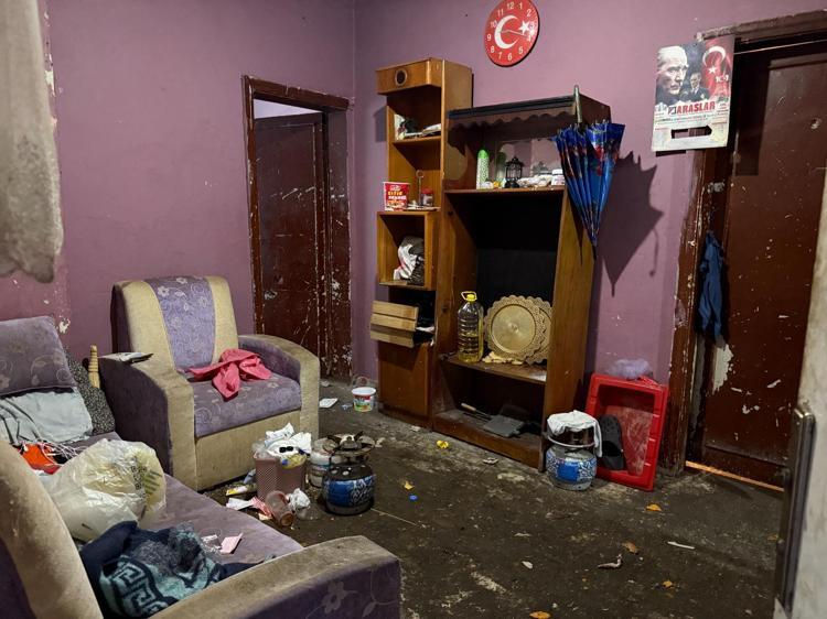 EVLERDEN TONLARCA ÇÖP VE ATIK MADDE ÇIKARILDI