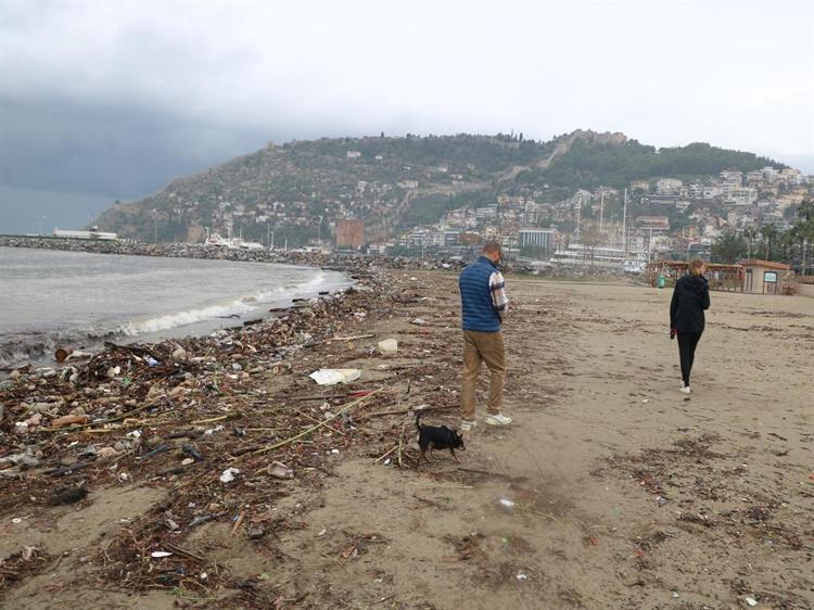 FIRTINA ÇEVRE SORUNUNU ORTAYA ÇIKARDI