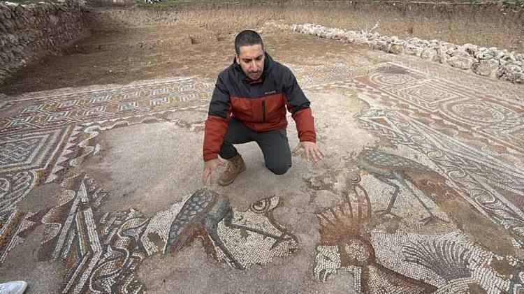 İNSAN FİGÜRÜ DE VAR