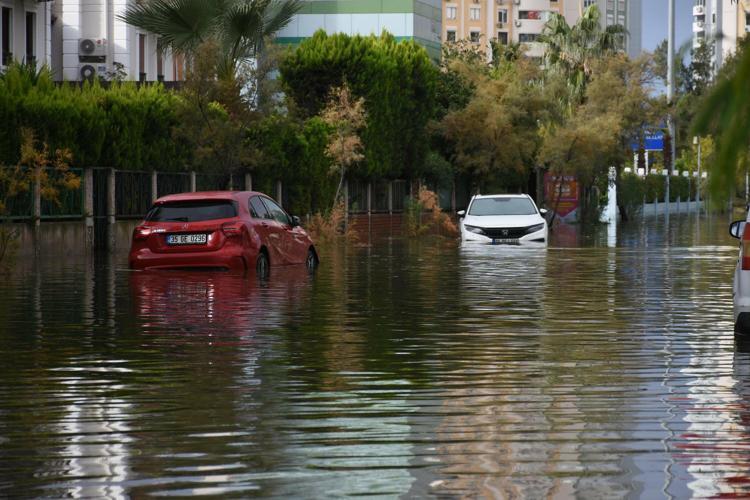 HER YERE BETON VE ASFALT DÖKERSEK KENTLERDE SELLERLE BAŞA ÇIKAMAYIZ