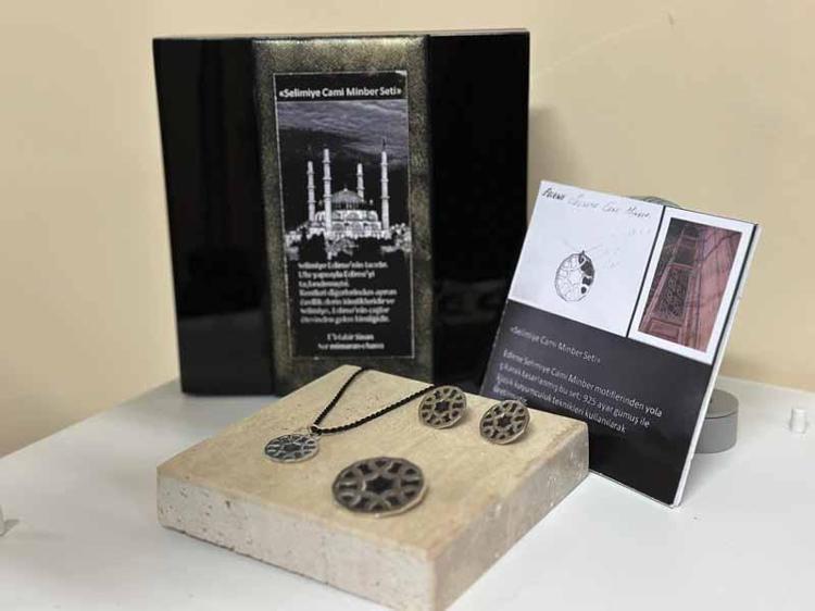 HAYRANLIK HİÇBİR ZAMAN İÇİN GİTMİYOR