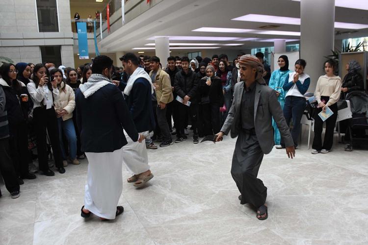 KISA BİR DÜNYA TURU YAPIYORLAR