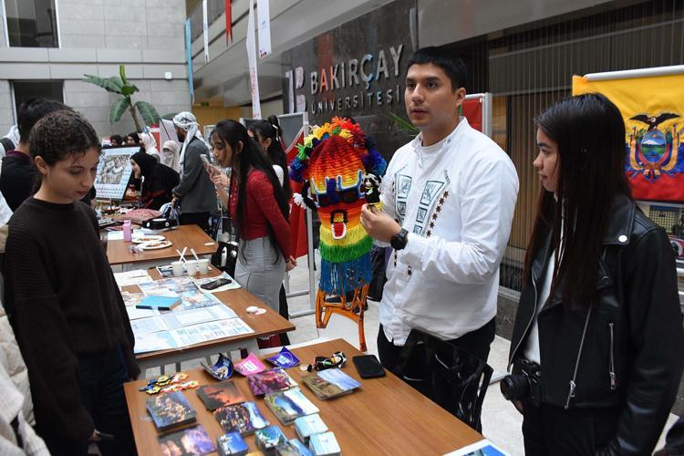 EN ÇOK YEMENİN KIYAFETLERİ VE YEMEKLERİ AKLIMDA KALDI