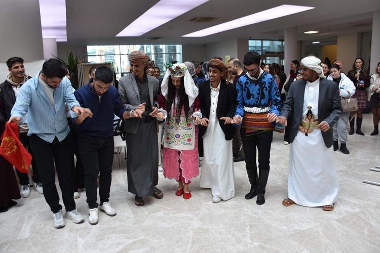 ÜLKEMİ TANITIRKEN KENDİMİ YEMENDE HİSSEDİYORUM