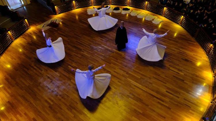 BU ZİKRİ BU KADAR AYAKALTINA DÜŞÜREMEYİZ