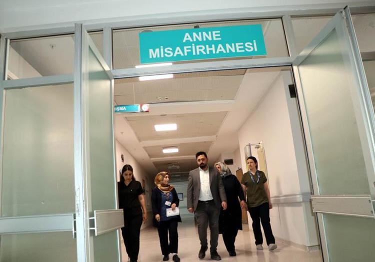 OTELDE KALAN ANNE, BEBEĞİNİ KOLAYCA EMZİREBİLİYOR