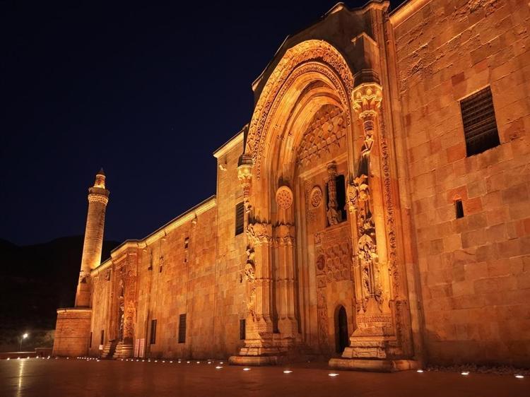 BURANIN HER ANINI YAŞASINLAR