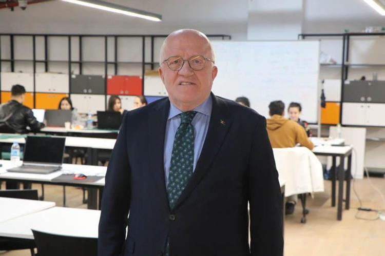 GERİ DÖNÜŞÜM KAMPÜSÜ’NE YÖK’TEN ÖDÜL