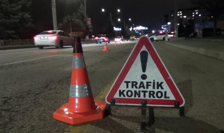 DÜZENSİZ GÖÇMENLER YAKALANDI