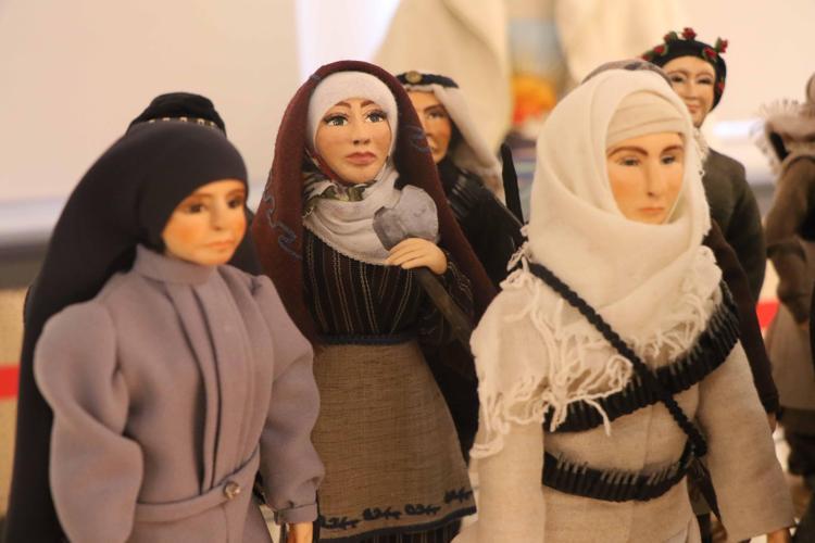 KIYAFETLER DÖNEMİN KOŞULLARINA GÖRE HAZIRLANDI