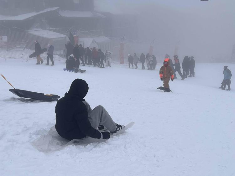 ‘KAR KALINLIĞI İSTENEN SEVİYEYE GELMEDİĞİ İÇİN KAYAK YAPAMIYORUZ’