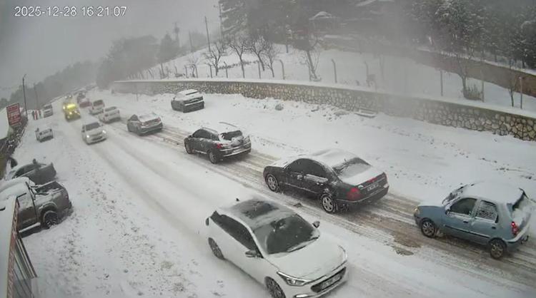 DÖNÜŞ YOLUNDA TRAFİK YOĞUNLUĞU