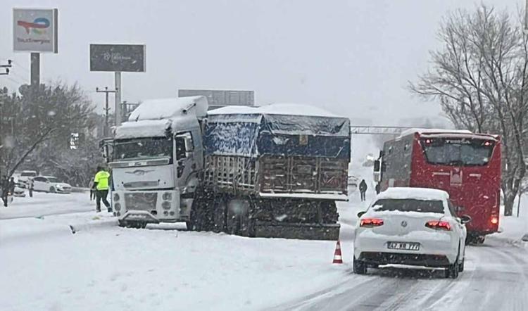MARDİN DE BEYAZA BÜRÜNDÜ