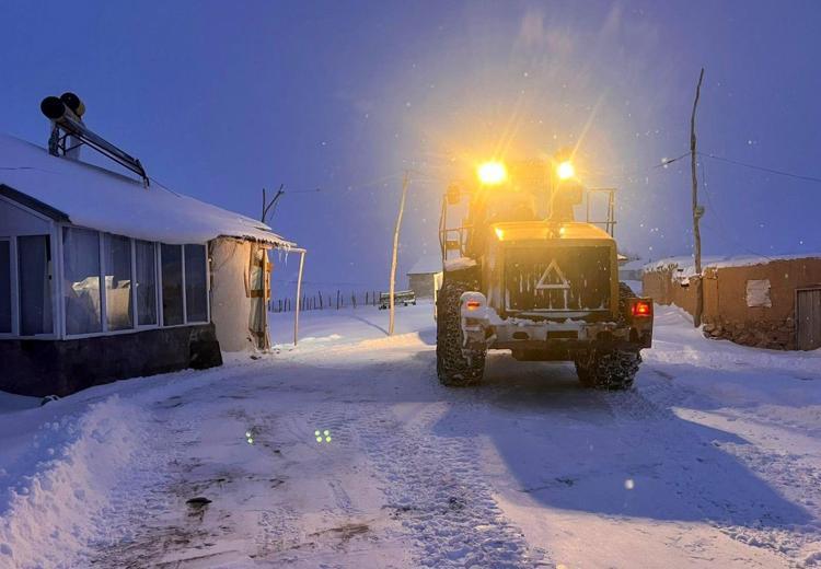 VANDA HASTALARIN İMDADINA KARLA MÜCADELE EKİPLERİ YETİŞTİ