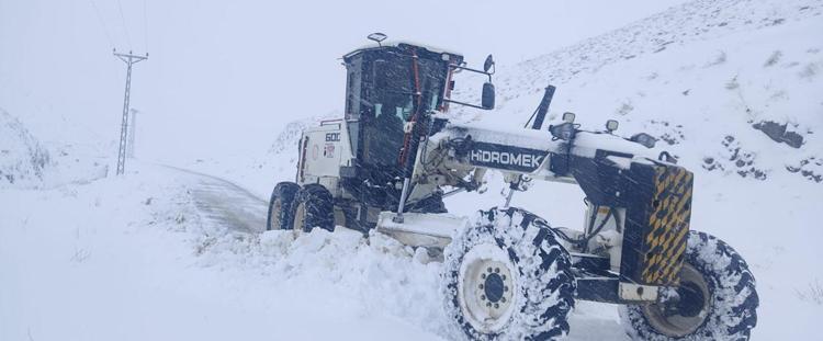 BİNGÖL VE BATMAN’DA KAR ULAŞIMI ETKİLEDİ