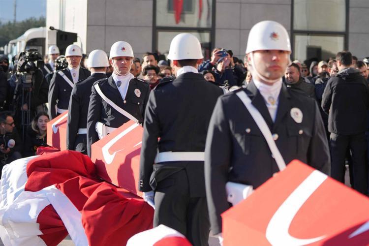 TUZAKLARINI BAŞLARINA YIKTINIZ