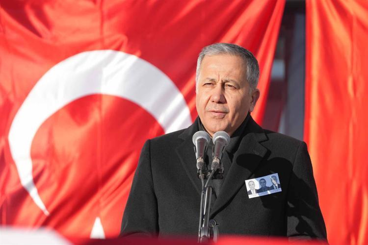 HER ADIMLARINDA DUA VARDI