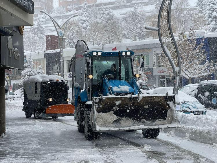 HAKKARİDE KAR MESAİSİ