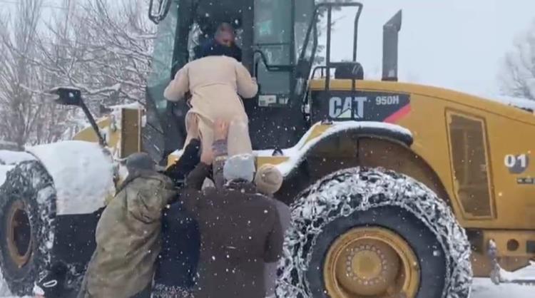 KOZLUK’UN YÜKSEKLERİNDE KAR KALINLIĞI 1,5 METREYE ULAŞTI