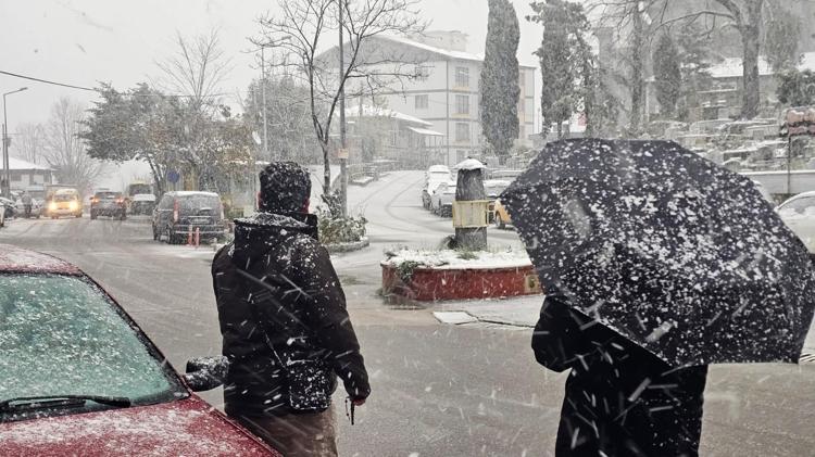 198 KÖYÜN YOLU KAPANDI