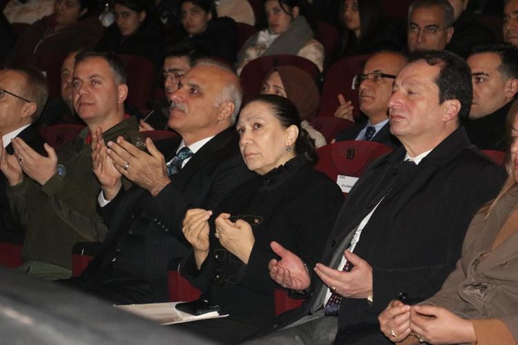 ‘BÜYÜK VE GÜÇLÜ TÜRKİYENİN ŞAFAĞI SÖKÜYOR’