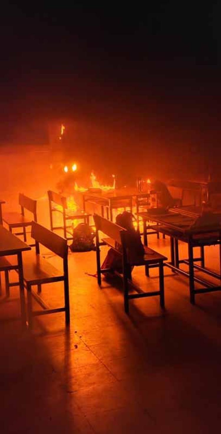 ÖĞLE SAATİ OLMASI NEDENİYLE ÖĞRENCİLERİMİZİN TAMAMI OKUL DIŞINDAYDI