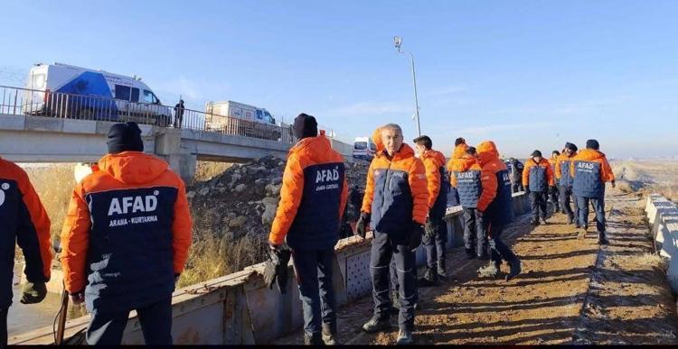 VATANDAŞLAR DA ARIYOR