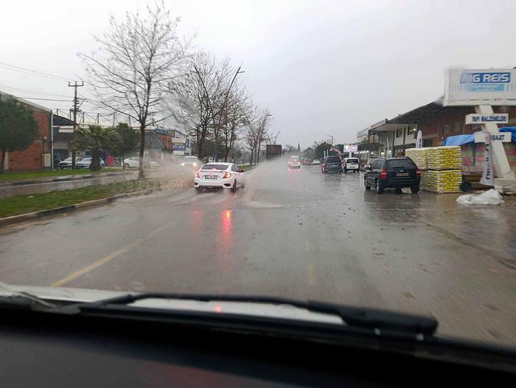 DEMİRCİDE MİNARENİN KÜLAHI UÇTU