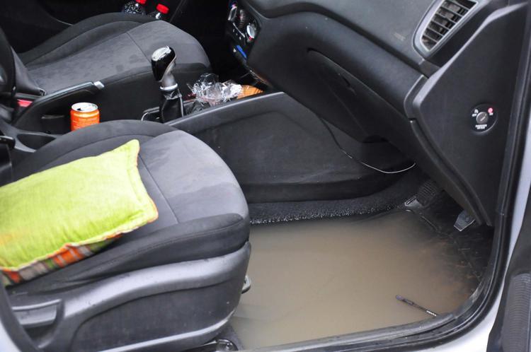 ARAÇLAR YOLDA KALDI