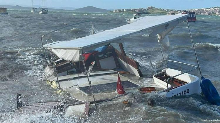 4 BALIKÇI TEKNESİ BATTI