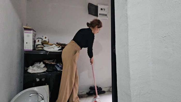 TOPRAK ALTINDAN GELİYOR