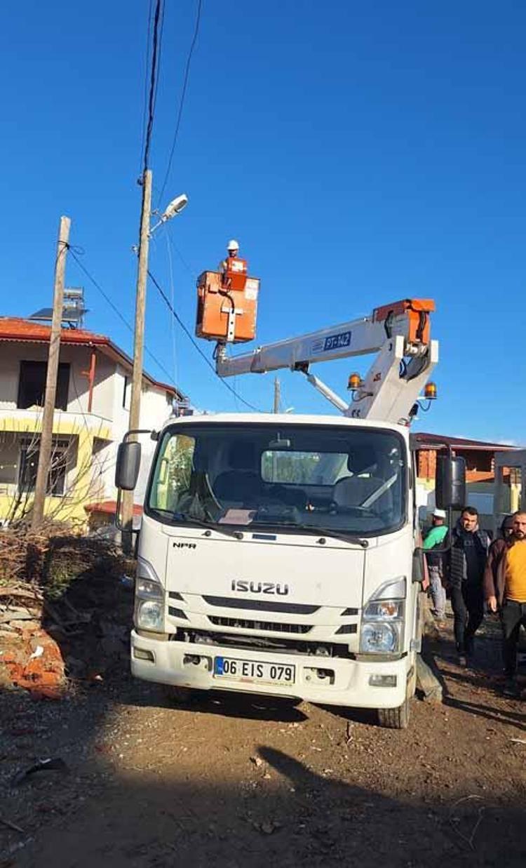 KİREMİTLER CAMDAN İÇERİ GİRDİ