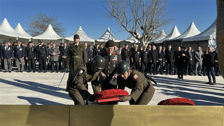 ANITA ÇELENK BIRAKILDI