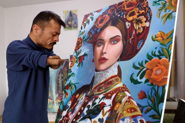 HEM OKUYOR HEM AİLESİNİ GEÇİNDİRİYOR