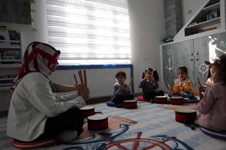 DIŞARIDAN SİMİT BİLE GİRMİYOR