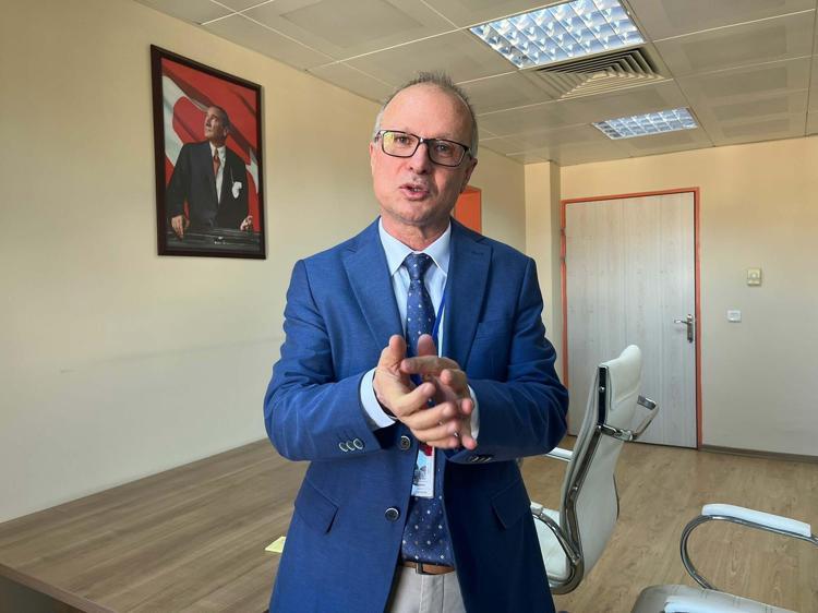 HER İNSAN FARKINDA OLMADAN BİR GÜNDE 20-30 KEZ ELİNİ YÜZÜNE GÖTÜRÜYOR