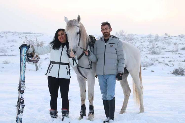 SÜREKLİ ATIN PEŞİNDESİNİZ