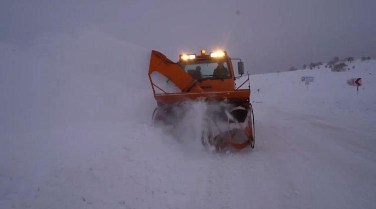 TUNCELİ-ERZİNCAN KARA YOLUNDA KAR TEMİZLEME ÇALIŞMASI