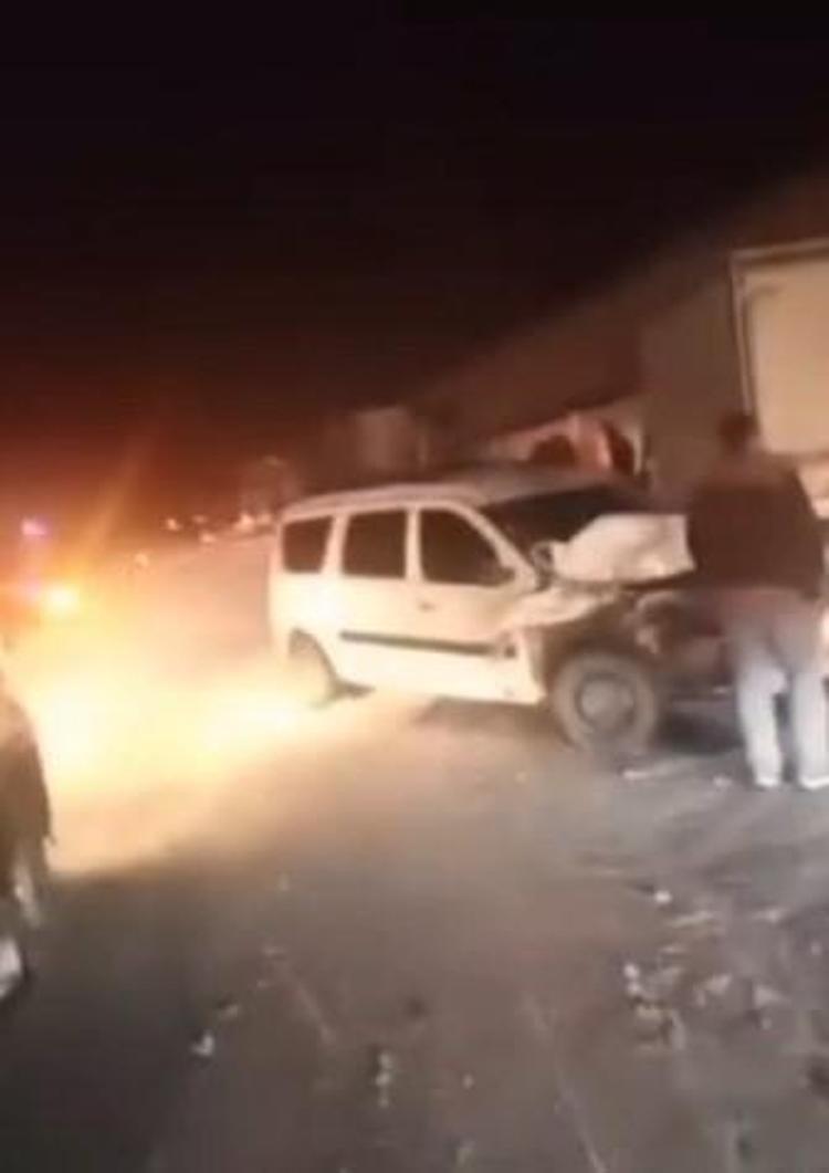 FORKLİFTE YÜKLEDİĞİ SALÇA KUTULARIYLA İŞ YERİNİN ÖNÜNÜ TEMİZLEDİ