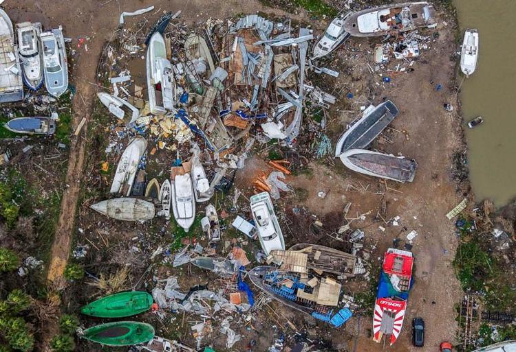 HALI SAHANIN ÇATISI ÇÖKTÜ