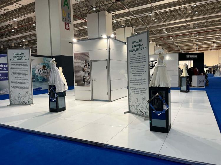 ÜRÜNLERİMİZİ GÜNCEL MODAYI İÇİNE KATARAK ORTAYA ÇIKARDIK