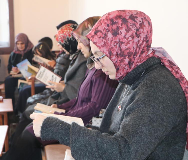 ‘KİTAPSIZ BİR DÜNYA DÜŞÜNEMİYORUM’