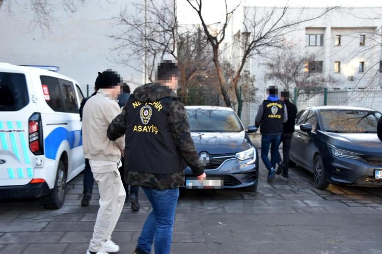 YAŞLI KİŞİLERİ HEDEF ALMIŞLAR